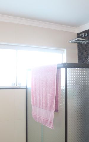 Casa à venda com 306m², 3 quartos e 5 vagasBanheiro da Suíte 2