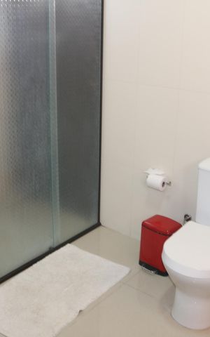 Casa à venda com 306m², 3 quartos e 5 vagasBanheiro da Suíte 2