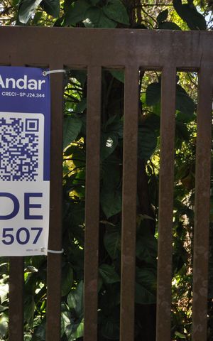 Casa para alugar com 999m², 3 quartos e 8 vagasFachada