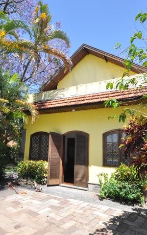 Casa para alugar com 999m², 3 quartos e 8 vagasQuintal
