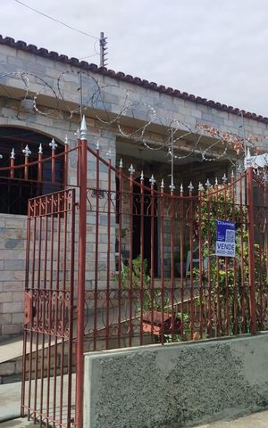 Casa à venda com 377m², 3 quartos e sem vaga Casa à venda com 377m², 3 quartos e sem vagaFachada/ Plaquinha Instalada 28/10/2025 DUXZ-354
