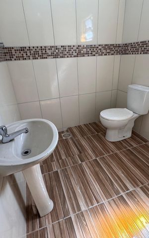 Casa à venda com 90m², 2 quartos e 1 vaga Casa à venda com 90m², 2 quartos e 1 vagaBanheiro