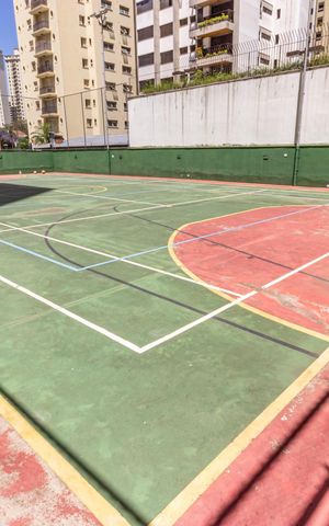 Apartamento à venda com 201m², 3 quartos e 4 vagas Apartamento à venda com 201m², 3 quartos e 4 vagasÁrea comum - Quadra