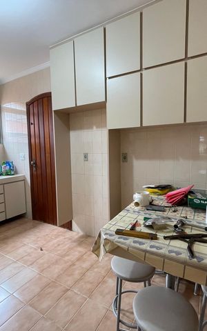 Casa à venda com 350m², 4 quartos e 4 vagas Casa à venda com 350m², 4 quartos e 4 vagasCozinha