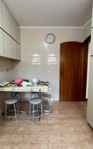 Casa à venda com 350m², 4 quartos e 4 vagas Casa à venda com 350m², 4 quartos e 4 vagasCozinha