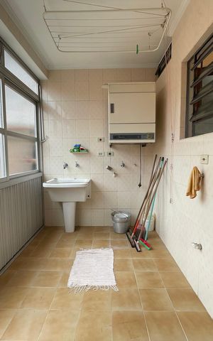 Casa à venda com 350m², 4 quartos e 4 vagas Casa à venda com 350m², 4 quartos e 4 vagasÁrea de Serviço