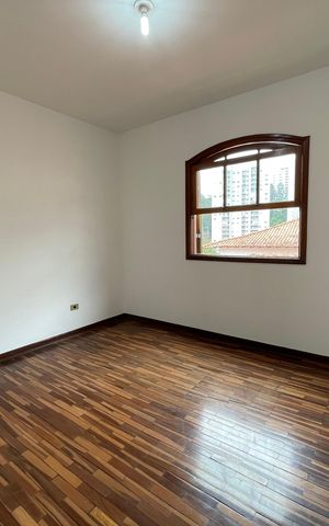 Casa à venda com 350m², 4 quartos e 4 vagas Casa à venda com 350m², 4 quartos e 4 vagasQuarto 2