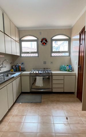 Casa à venda com 350m², 4 quartos e 4 vagas Casa à venda com 350m², 4 quartos e 4 vagasCozinha