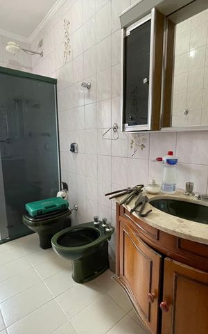 Casa à venda com 350m², 4 quartos e 4 vagas Casa à venda com 350m², 4 quartos e 4 vagasBanheiro 1