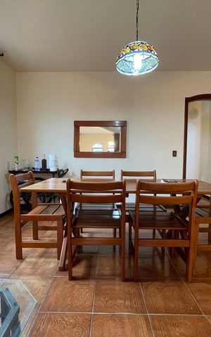 Casa à venda com 350m², 4 quartos e 4 vagas Casa à venda com 350m², 4 quartos e 4 vagasSala