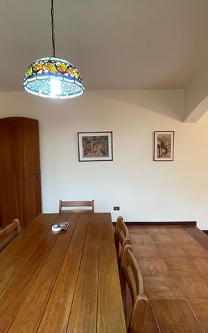 Casa à venda com 350m², 4 quartos e 4 vagas Casa à venda com 350m², 4 quartos e 4 vagasSala