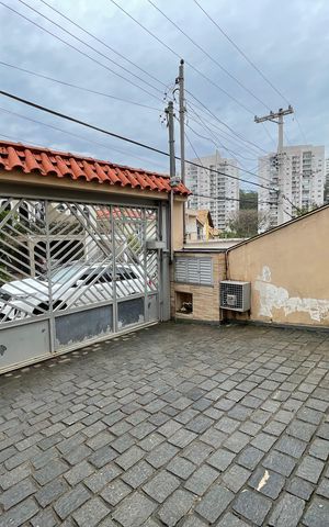 Casa à venda com 350m², 4 quartos e 4 vagas Casa à venda com 350m², 4 quartos e 4 vagasGaragem