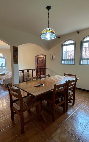 Casa à venda com 350m², 4 quartos e 4 vagas Casa à venda com 350m², 4 quartos e 4 vagasSala
