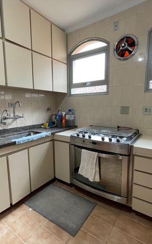 Casa à venda com 350m², 4 quartos e 4 vagas Casa à venda com 350m², 4 quartos e 4 vagasCozinha