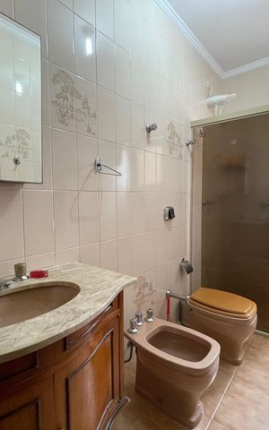 Casa à venda com 350m², 4 quartos e 4 vagas Casa à venda com 350m², 4 quartos e 4 vagasBanheiro 2