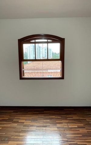 Casa à venda com 350m², 4 quartos e 4 vagas Casa à venda com 350m², 4 quartos e 4 vagasQuarto 2