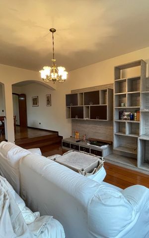 Casa à venda com 350m², 4 quartos e 4 vagas Casa à venda com 350m², 4 quartos e 4 vagasSala