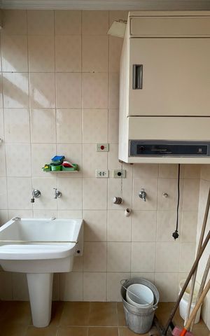 Casa à venda com 350m², 4 quartos e 4 vagas Casa à venda com 350m², 4 quartos e 4 vagasÁrea de Serviço