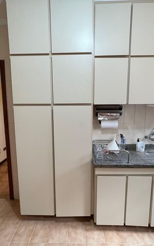 Casa à venda com 350m², 4 quartos e 4 vagas Casa à venda com 350m², 4 quartos e 4 vagasCozinha
