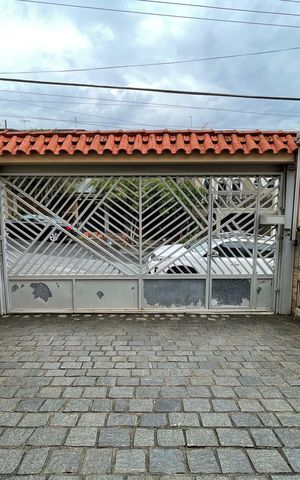Casa à venda com 350m², 4 quartos e 4 vagas Casa à venda com 350m², 4 quartos e 4 vagasGaragem