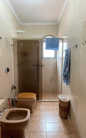 Casa à venda com 350m², 4 quartos e 4 vagas Casa à venda com 350m², 4 quartos e 4 vagasBanheiro 2