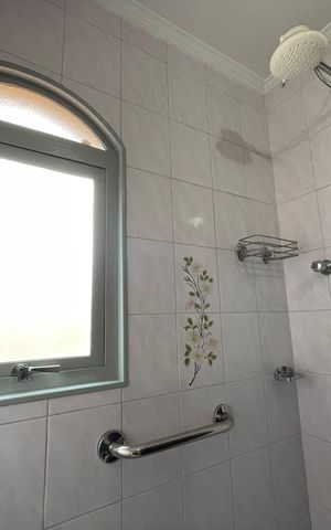 Casa à venda com 350m², 4 quartos e 4 vagas Casa à venda com 350m², 4 quartos e 4 vagasBanheiro 1