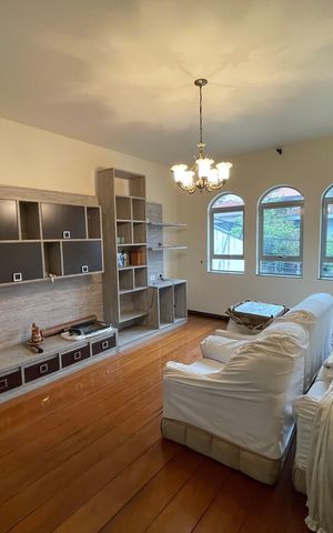 Casa à venda com 350m², 4 quartos e 4 vagas Casa à venda com 350m², 4 quartos e 4 vagasSala