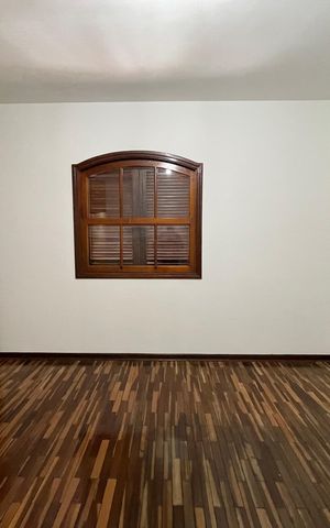 Casa à venda com 350m², 4 quartos e 4 vagas Casa à venda com 350m², 4 quartos e 4 vagasQuarto 1