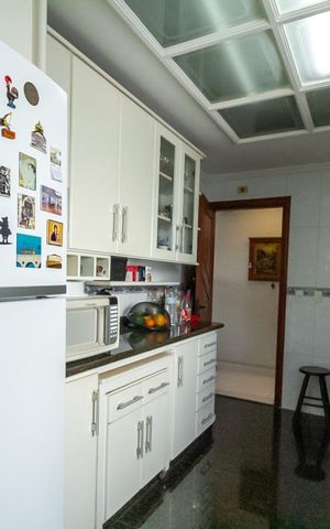 Apartamento à venda com 186m², 3 quartos e 4 vagas Apartamento à venda com 186m², 3 quartos e 4 vagasCozinha