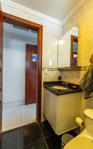 Apartamento à venda com 186m², 3 quartos e 4 vagas Apartamento à venda com 186m², 3 quartos e 4 vagasBanheiro Social