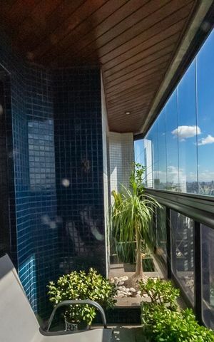 Apartamento à venda com 186m², 3 quartos e 4 vagas Apartamento à venda com 186m², 3 quartos e 4 vagasVaranda