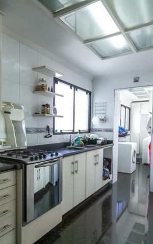 Apartamento à venda com 186m², 3 quartos e 4 vagas Apartamento à venda com 186m², 3 quartos e 4 vagasCozinha