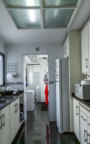 Apartamento à venda com 186m², 3 quartos e 4 vagas Apartamento à venda com 186m², 3 quartos e 4 vagasCozinha