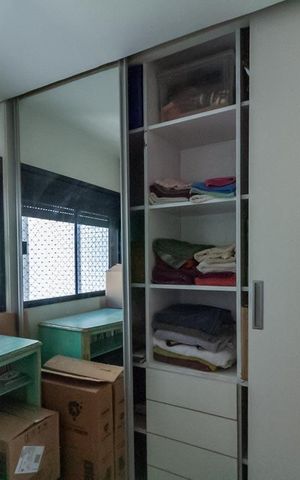 Apartamento à venda com 186m², 3 quartos e 4 vagas Apartamento à venda com 186m², 3 quartos e 4 vagasCloset da Suíte 2