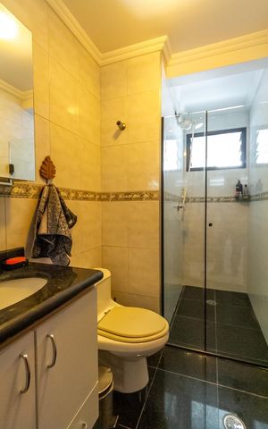 Apartamento à venda com 186m², 3 quartos e 4 vagas Apartamento à venda com 186m², 3 quartos e 4 vagasBanheiro Social