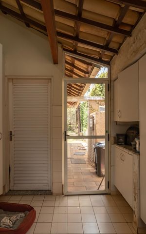 Casa à venda com 304m², 4 quartos e 4 vagas Casa à venda com 304m², 4 quartos e 4 vagasLavanderia