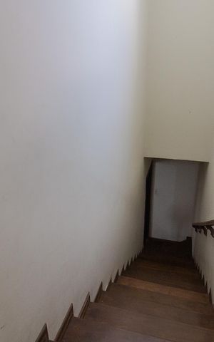 Casa para alugar com 500m², 3 quartos e 3 vagas Casa para alugar com 500m², 3 quartos e 3 vagasEscada