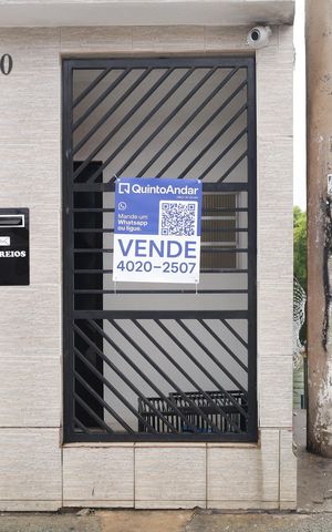 Apartamento à venda com 72m², 3 quartos e 2 vagasPlaca grande instalada na grade da fachada do condomínio - Código da placa: VGEF-696