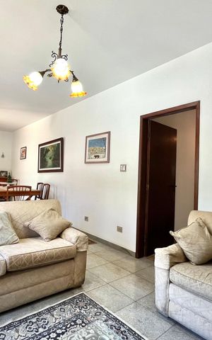 Casa para alugar com 210m², 3 quartos e 2 vagasSala