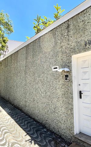 Casa para alugar com 210m², 3 quartos e 2 vagasFachada