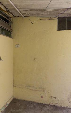 Casa à venda com 200m², 2 quartos e 3 vagas Casa à venda com 200m², 2 quartos e 3 vagasLavanderia da Casa 1