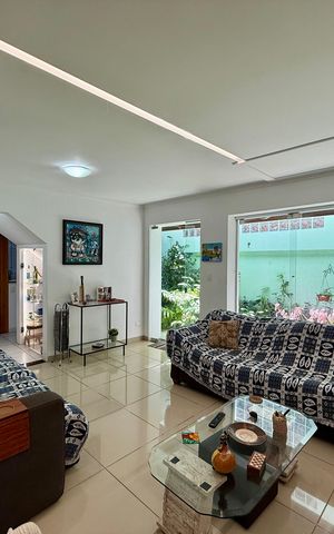Casa à venda com 148m², 3 quartos e 2 vagas Casa à venda com 148m², 3 quartos e 2 vagasSala