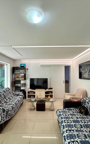 Casa à venda com 148m², 3 quartos e 2 vagas Casa à venda com 148m², 3 quartos e 2 vagasSala