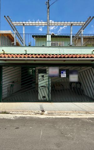 Casa à venda com 148m², 3 quartos e 2 vagas Casa à venda com 148m², 3 quartos e 2 vagasFachada