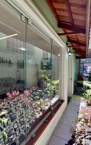 Casa à venda com 148m², 3 quartos e 2 vagas Casa à venda com 148m², 3 quartos e 2 vagasVaranda