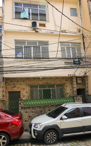 Casa de condomínio à venda com 54m², 3 quartos e 1 vaga Casa de condomínio à venda com 54m², 3 quartos e 1 vagaFachada