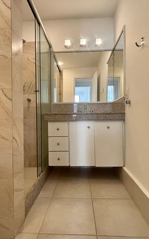 Apartamento à venda com 100m², 3 quartos e 2 vagas Apartamento à venda com 100m², 3 quartos e 2 vagasBanheiro social