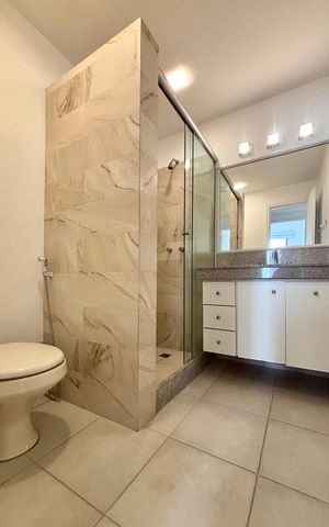 Apartamento à venda com 100m², 3 quartos e 2 vagas Apartamento à venda com 100m², 3 quartos e 2 vagasBanheiro social