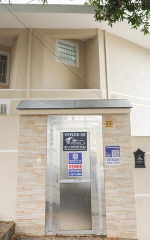 Casa à venda com 120m², 3 quartos e 3 vagas Casa à venda com 120m², 3 quartos e 3 vagasFachada