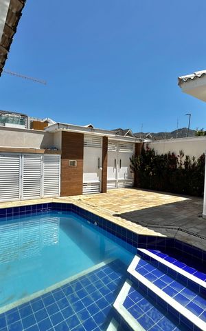 Casa de condomínio à venda com 290m², 6 quartos e 2 vagas Casa de condomínio à venda com 290m², 6 quartos e 2 vagasÁrea externa